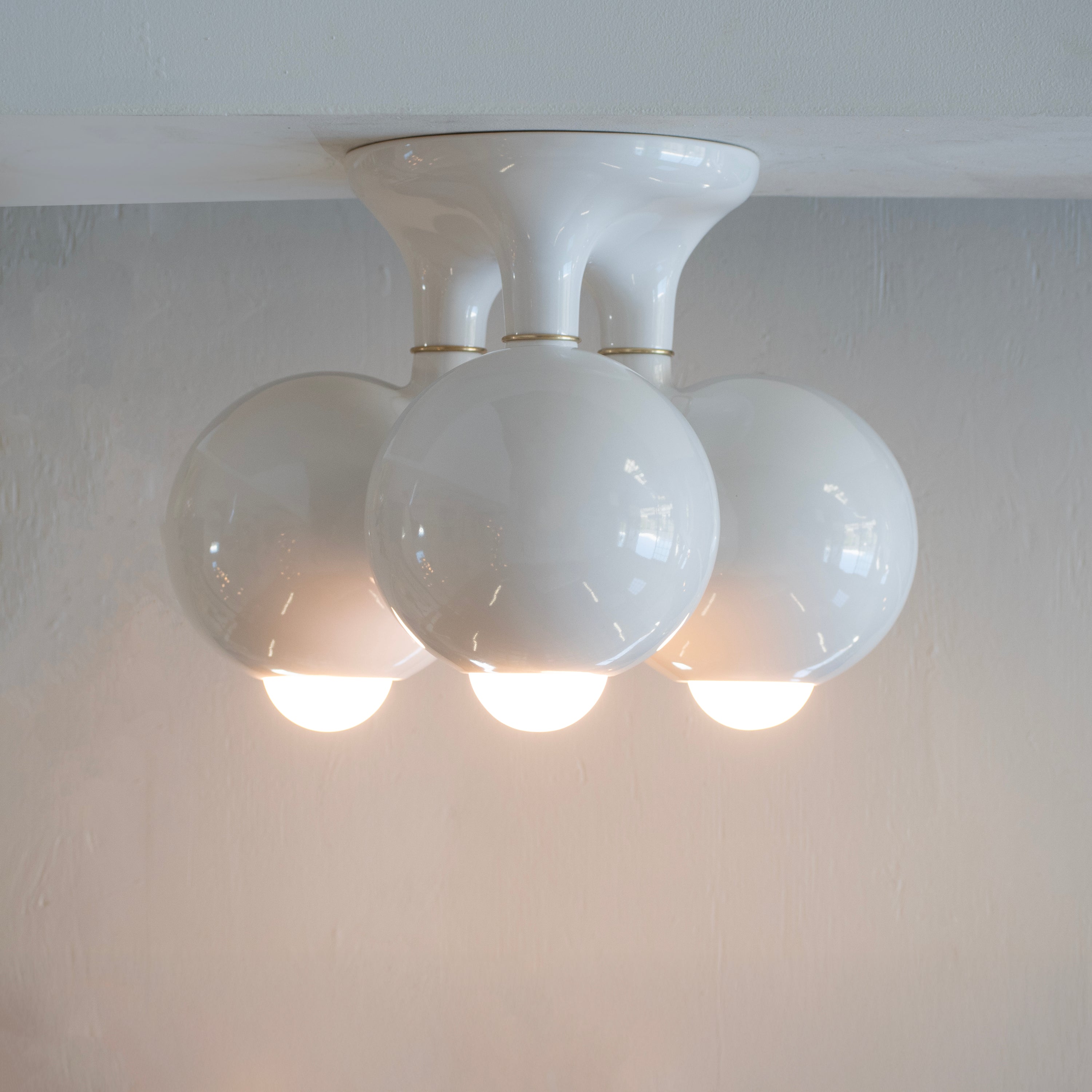 GLOSS WHITE 3-GLOBE FLUSH MOUNT 14" x 17"