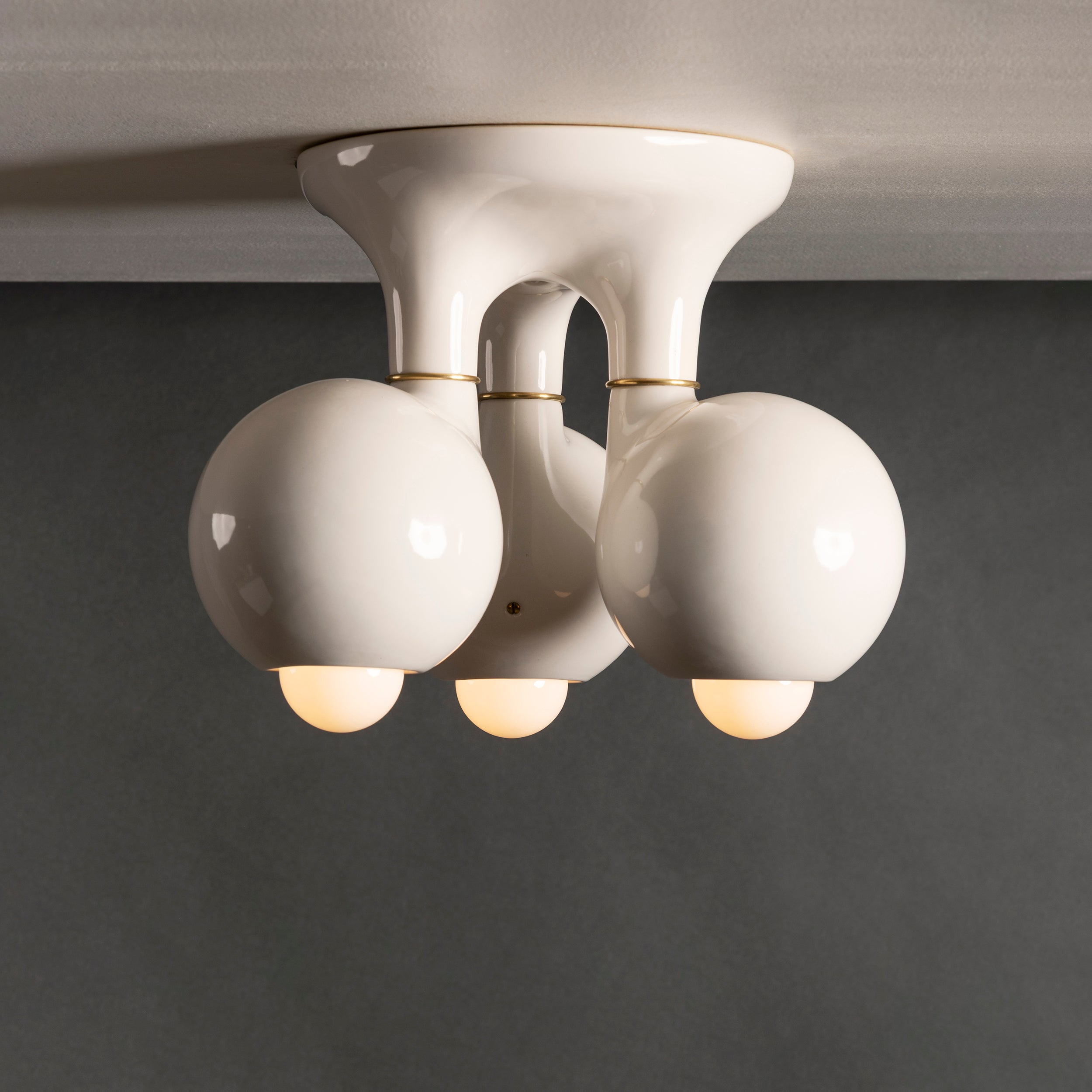 GLOSS WHITE 3-GLOBE FLUSH MOUNT 11" x 14"