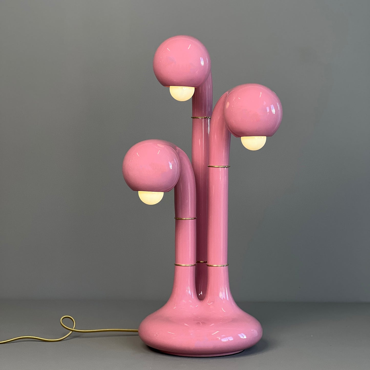 9290 Deep Gloss Pink 23” 3-GLOBE TABLE LAMP