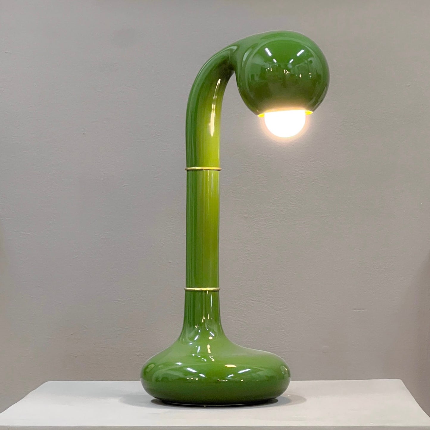 9184 Gloss Ivy 18" TABLE LAMP