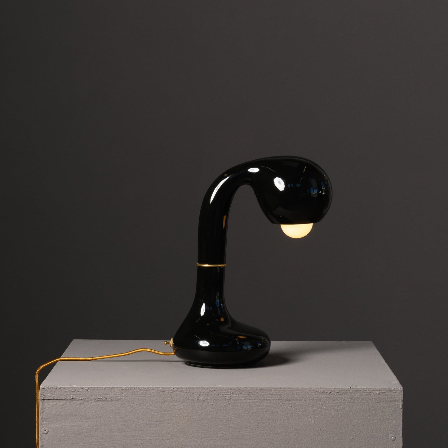 9151 Gloss Black 12” TABLE LAMP