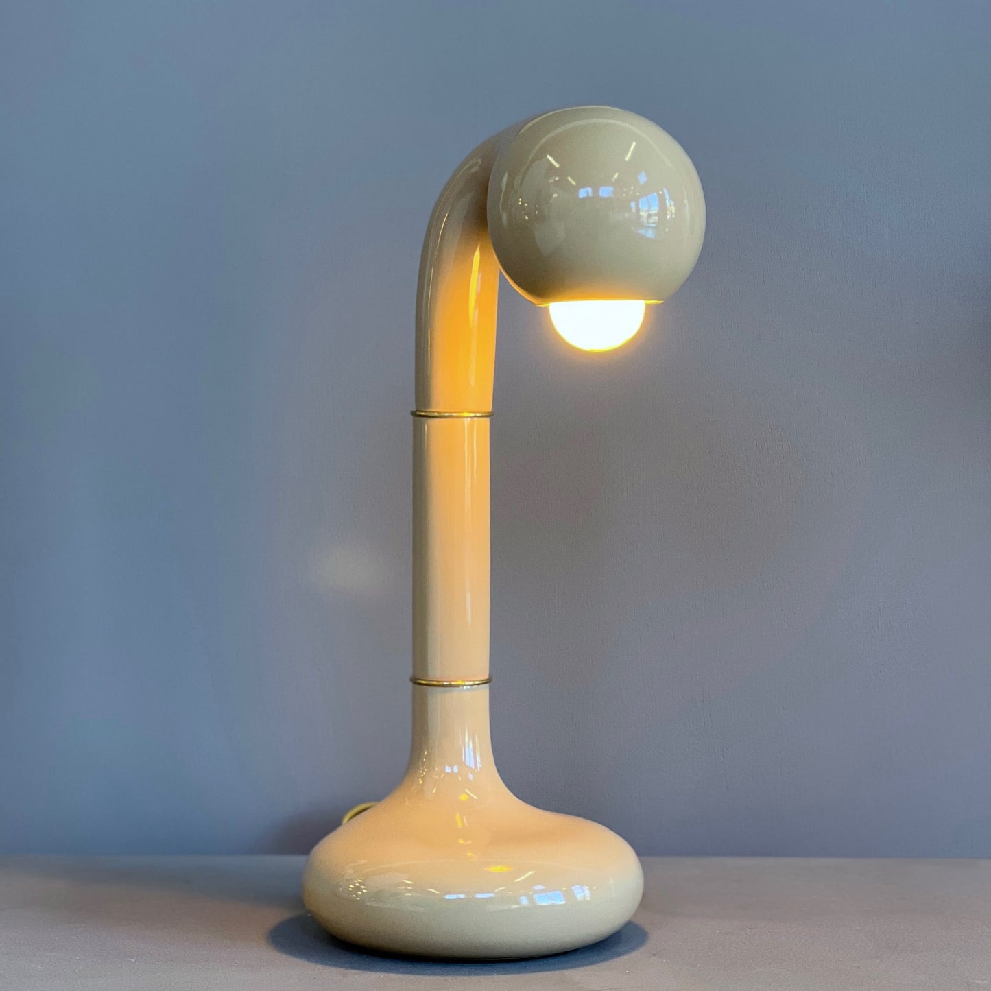 9310 Gloss Beige 18" TABLE LAMP