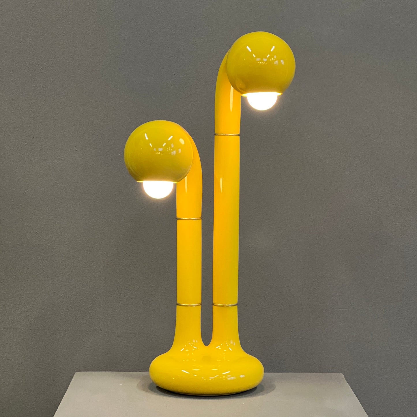 9121 Gloss Yellow 22” 2-GLOBE TABLE LAMP